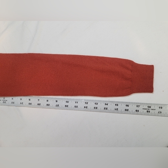 LOVE ♡ELLIE MIA BACK DETAIL SWEATER Women's Size XS V-Neckline, Pull Over - Picture 5 of 11